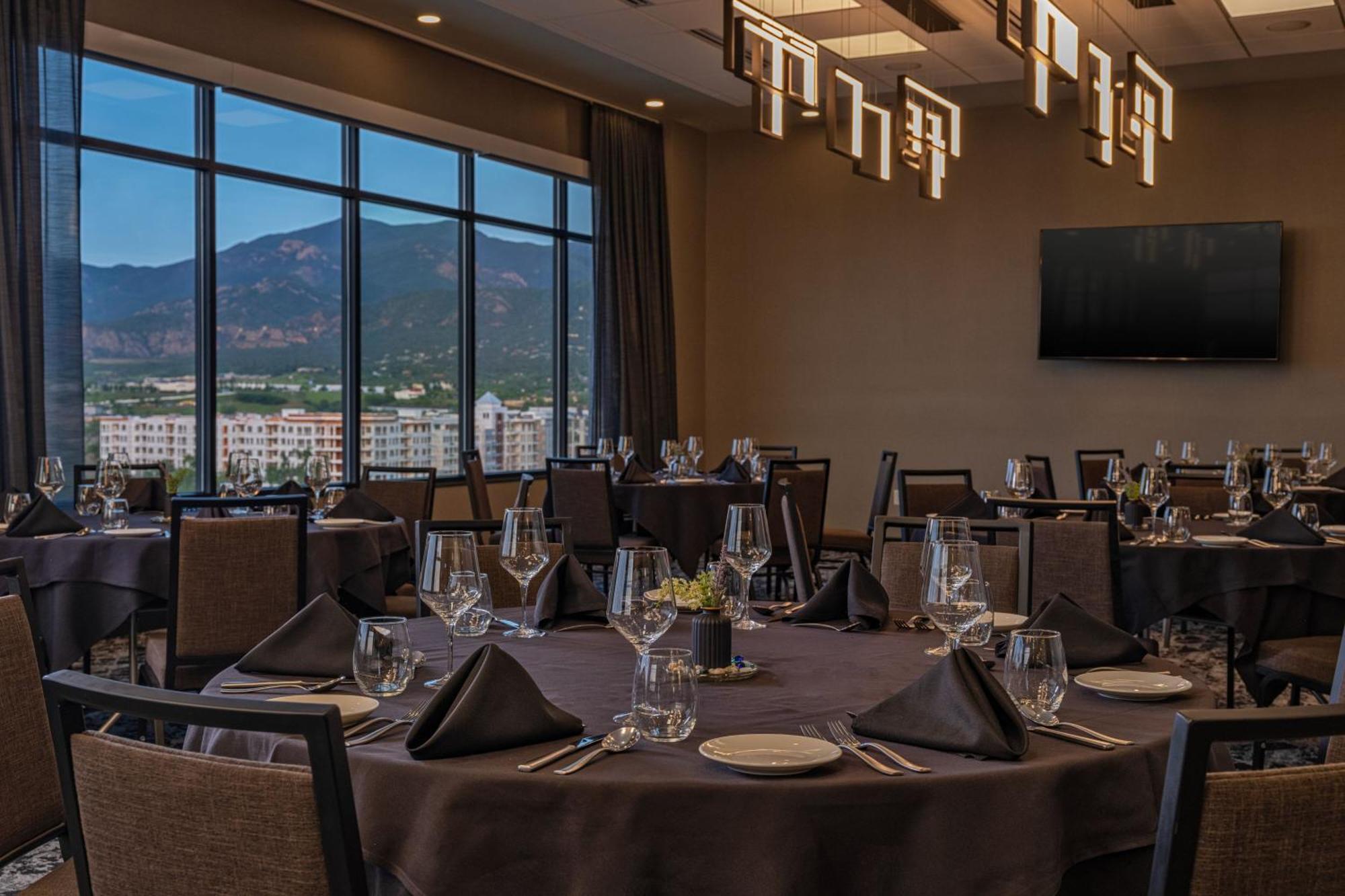 Отель Element Colorado Springs Downtown Экстерьер фото