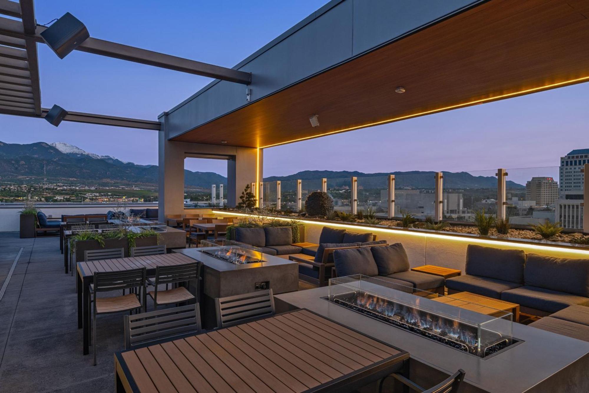 Отель Element Colorado Springs Downtown Экстерьер фото