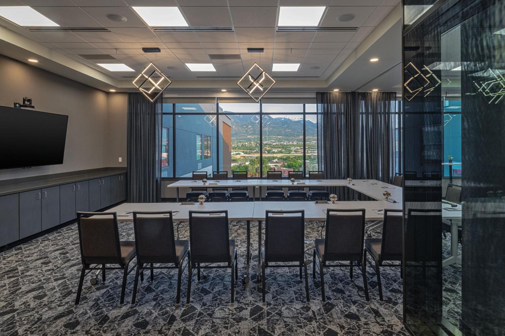 Отель Element Colorado Springs Downtown Экстерьер фото